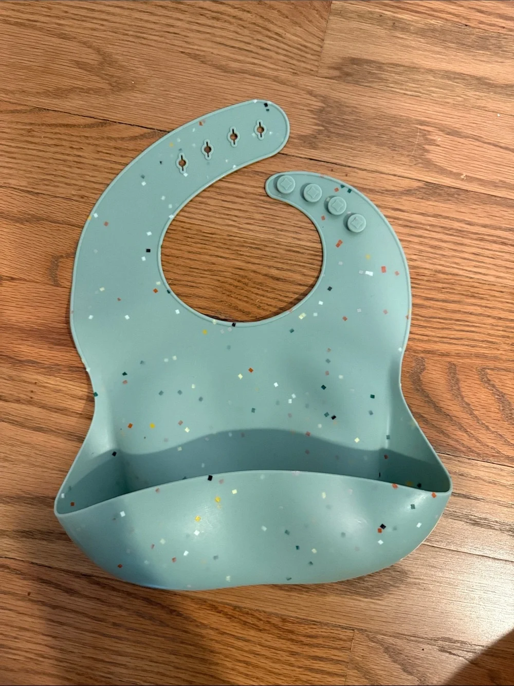 Mushie Neutral-Toned Silicone Baby Bibs — 5-Pack (Blue, Navy, Mint, Cream, Gray)